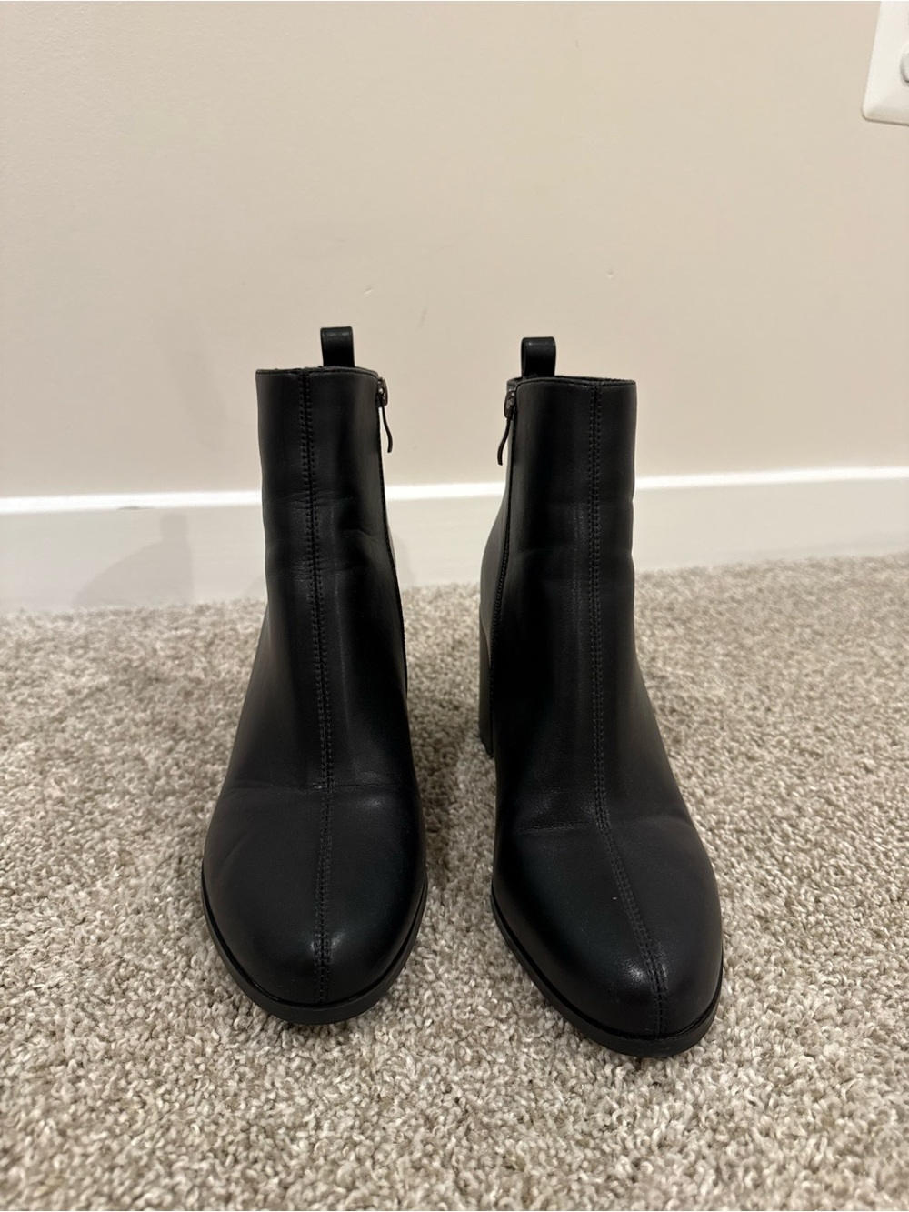 Italian Black Women's Ankle Boots - Sleek Zip-Up Design
